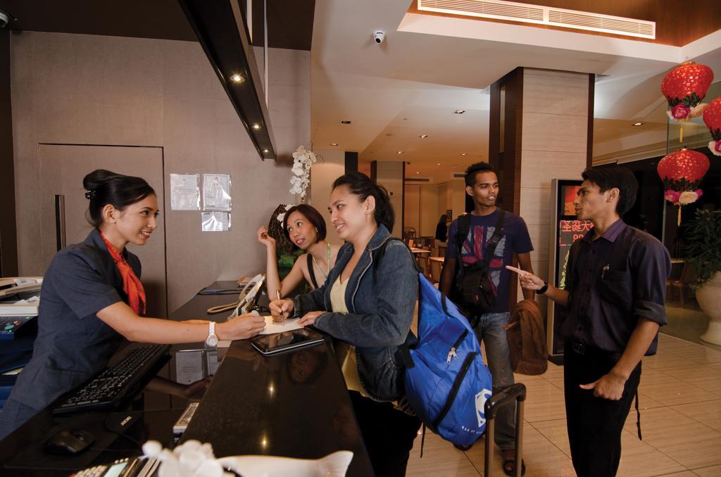 C'Haya Hotel Kota Kinabalu Extérieur photo