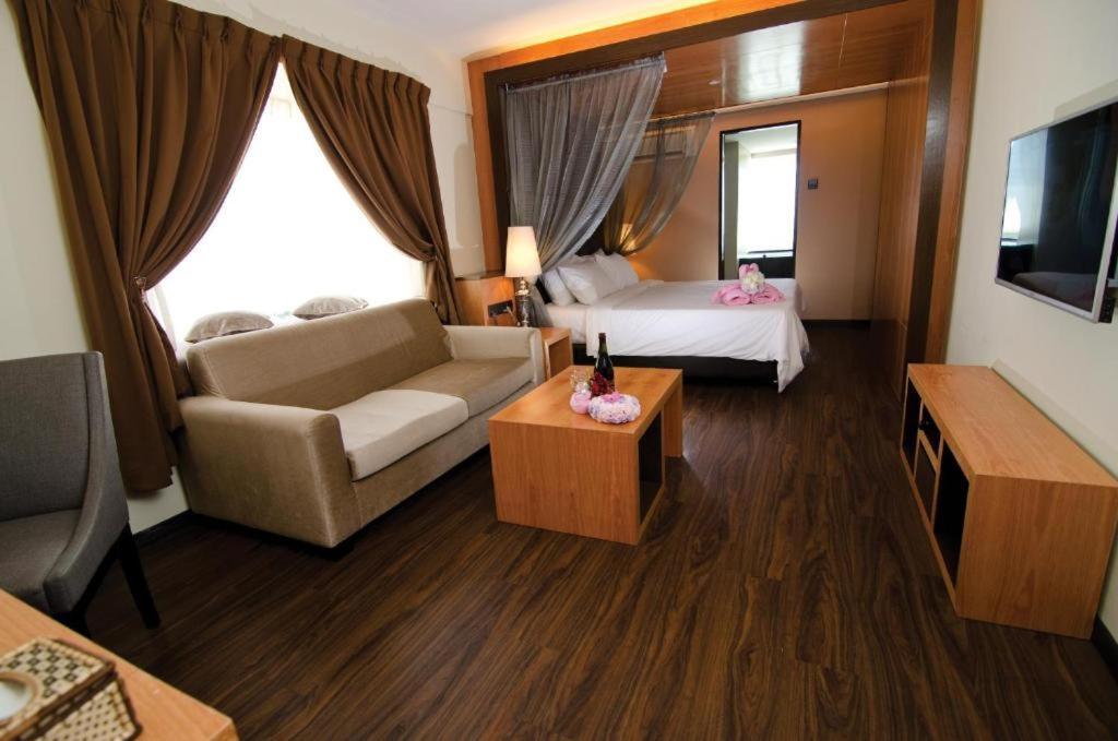 C'Haya Hotel Kota Kinabalu Extérieur photo